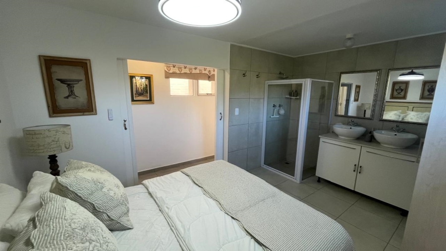 3 Bedroom Property for Sale in Wavecrest Eastern Cape